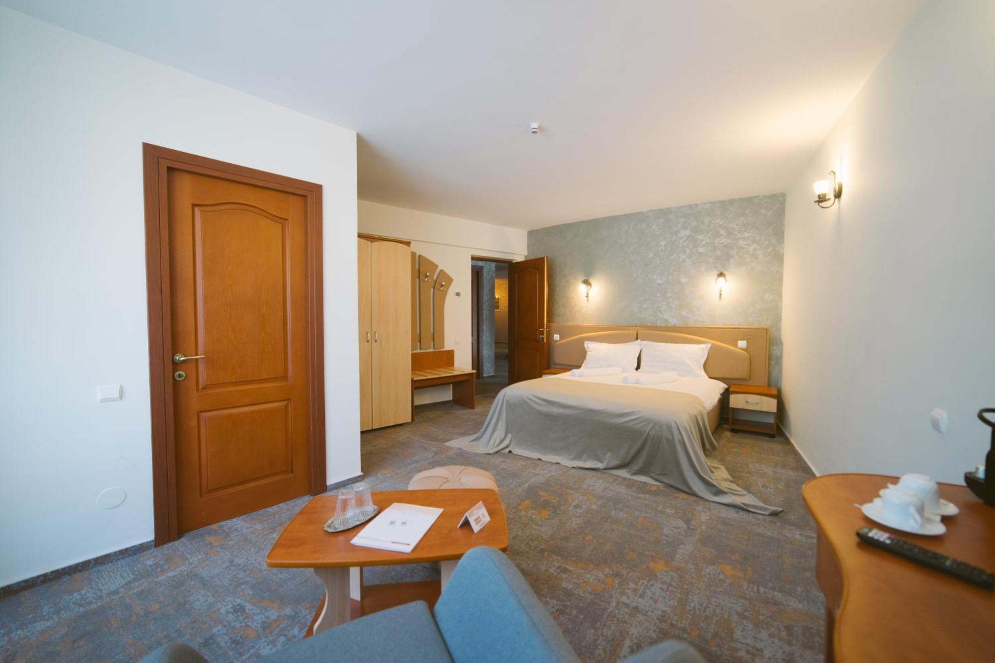 Larotonde Hotel Predeal Room photo